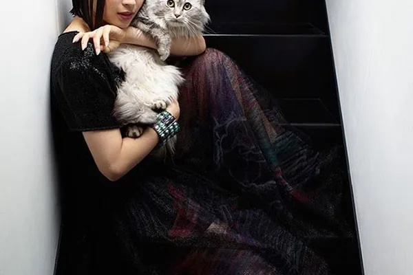 Suzu Hirose official portrait