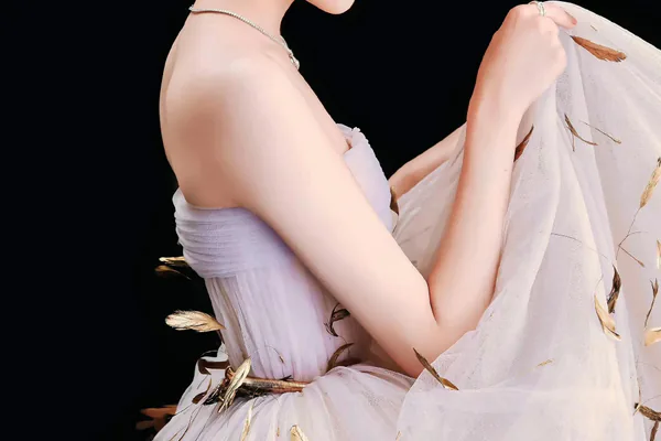 Guan Xiaotong official portrait